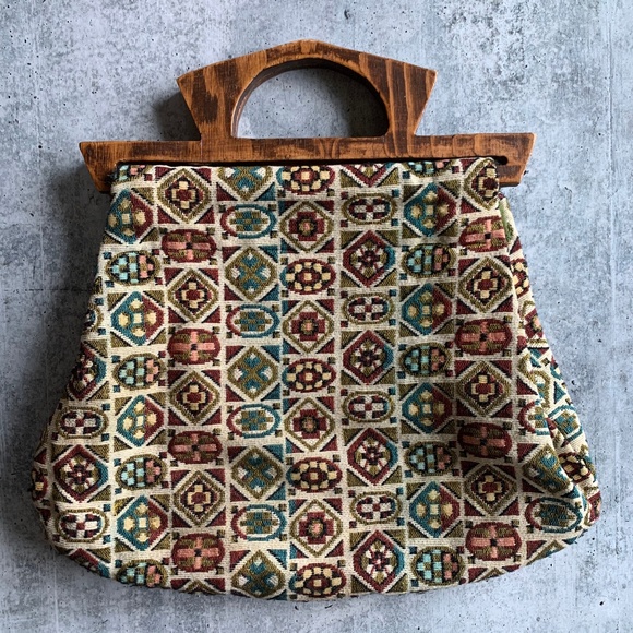 Vintage Handbags - Vintage Tapestry Patterned Wooden Handle Bag